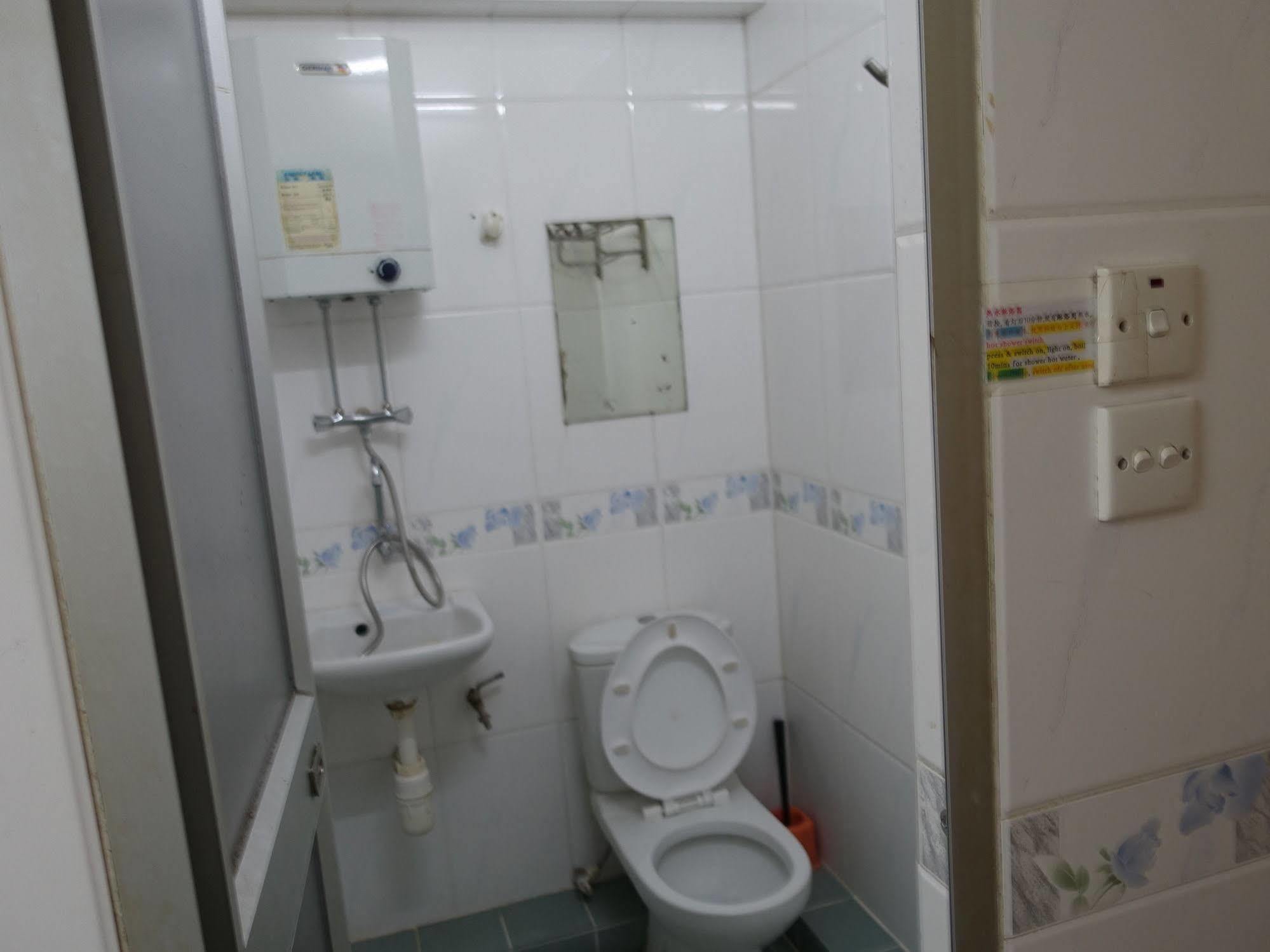 New China Guesthouse Гонконг Экстерьер фото